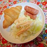 めんたいマヨサラダとウインナーとクロワッサン♬